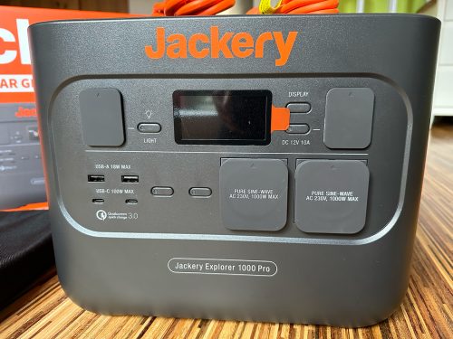 Jackery Explorer 1000 Pro Front