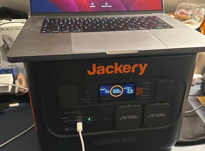 Jackery Explorer 1000 Pro Macbook